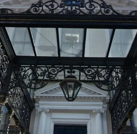 Hotel Iveagh Garden