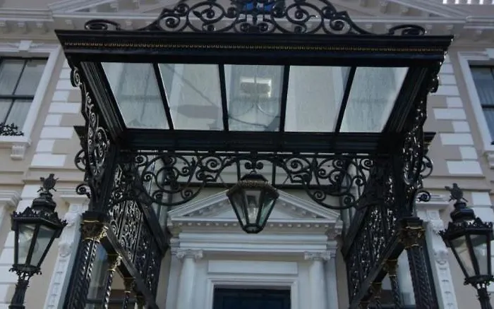 Hotel Iveagh Garden