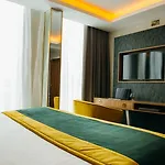 Iveagh Garden מלון 4*